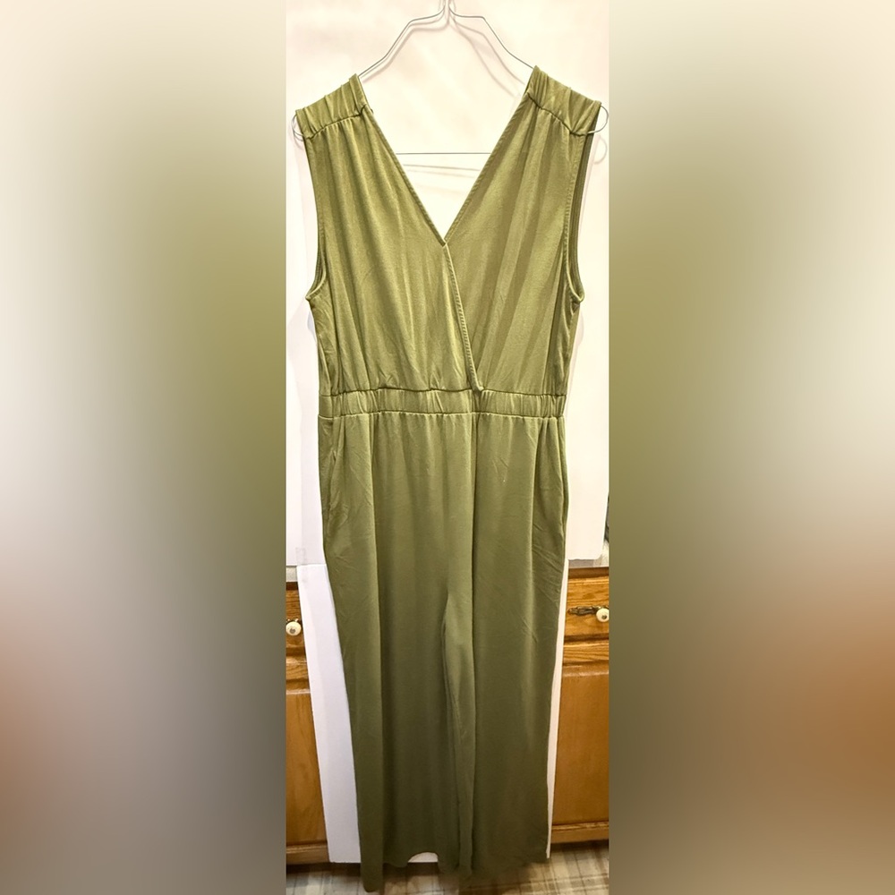NWOT - Green V-Neck Sleeveless Sheath Jumpsuit